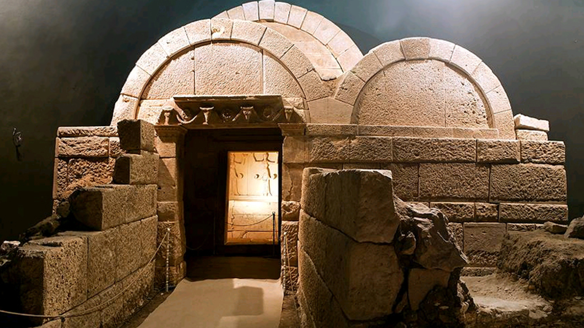 Sveshtarska Tomb